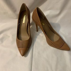 Women’s tan heels